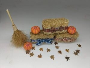 mini hay bales for fall decoration